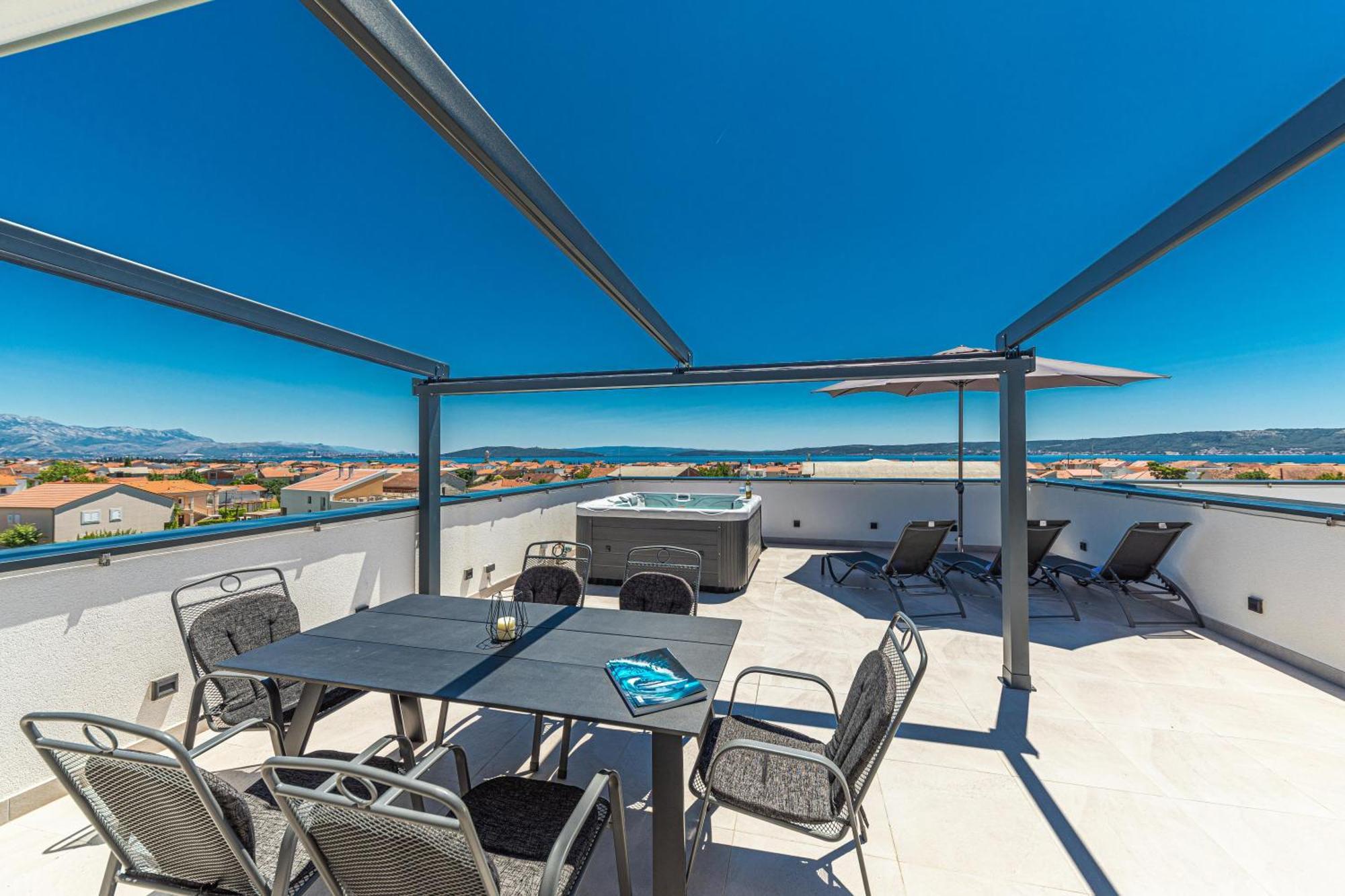 Rooftop New Castel 2023 Kaštela Buitenkant foto